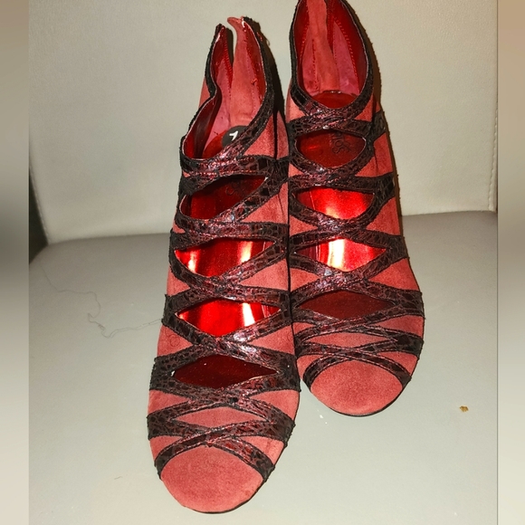 Carlos Santana Women's Fortune Ankle Boot - Picture 2 of 6